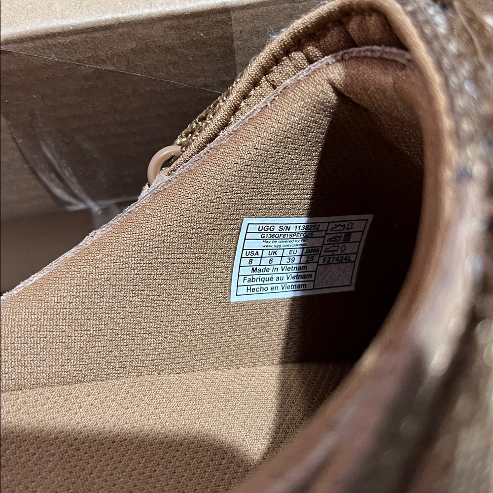 UGG Goldenstar Clogs In Chestnut - Picture 11 of 11